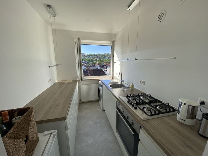 Sonnige 3 Zimmer-Wohnung in Halbhöhenlage mit Weitblick auf Stuttgart – Küche