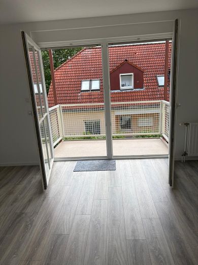 Helle Moderne 1-Zimmer Wohnung mit Einbauküche und Balkon in Motzen – Foto 7