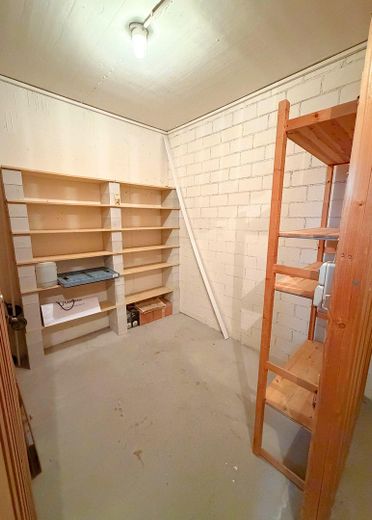 Abitare in stile moderno a Pfullingen – appartamento ristrutturato di 3 locali con balcone e garage – Keller