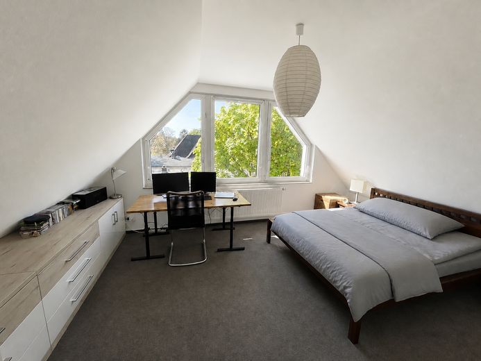 Bellissimo e accogliente appartamento mansardato con 3 locali, balcone e garage sotterraneo – Schlafzimmer