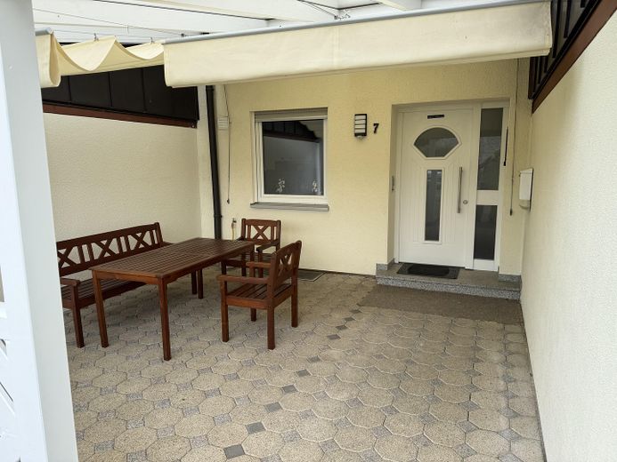 Eingangsbereich mit Terrasse