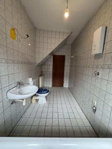 Badezimmer voll gefliest