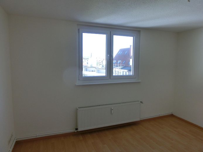 Schöne & helle 2-Zimmer-Wohnung mit Einbauküche - ab sofort verfügbar – Schlafzimmer