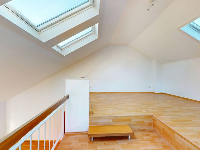 Bellissimo appartamento di 2 locali con GALLERIA, BALCONE e molta luce naturale – Ansicht I: Galerie