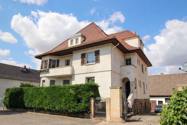Hist. Denkmal-Villa, 300 m² Wfl., 11 Zi. großes Gartengrundstück + Nebengelass +++PROVISIONSFREI+++