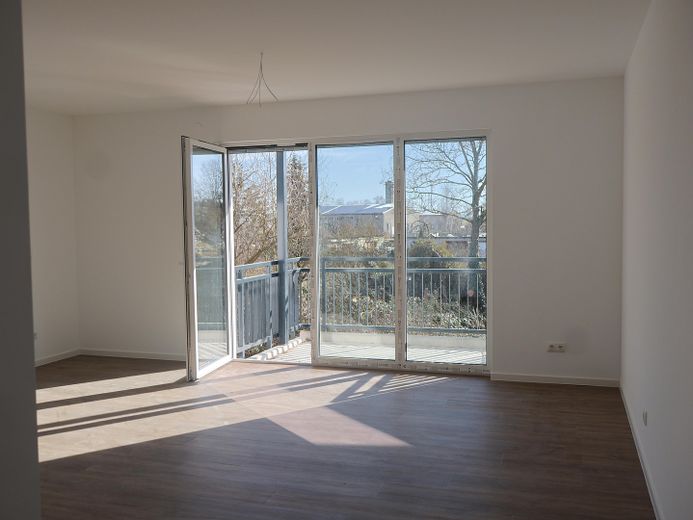 Wohnzimmer mit Balkon