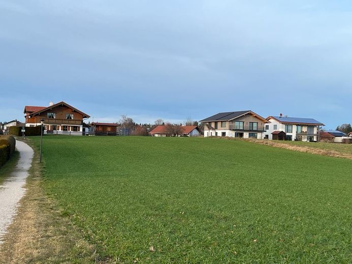 Baugrundstück mit Bergblick in Breitbrunn am Chiemsee – Ausblick Norden