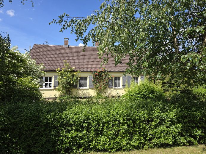 Hauthaus Straßenansicht