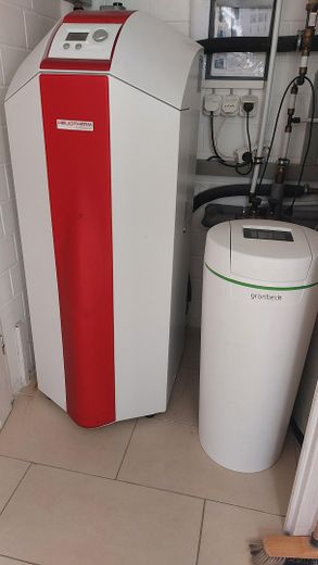 EFH (Null Energiekosten!) mit Erdwärme, PV, Speicher, ohne Makler (Mehrgeneration geeignet) – Wärmpumpe, Entkalkungsanl.