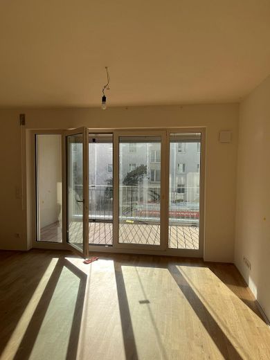 Erstbezug, 3-Zimmer-Wohnung mit 10 m² Loggia | 80 m² – Ausschnitt des Wohnbereichs in