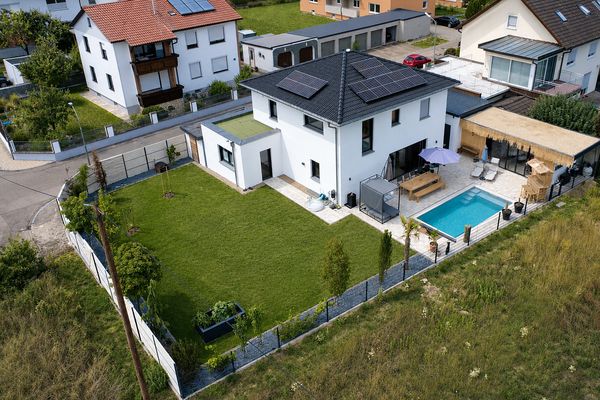 Provisionsfrei | Modernes EFH mit Pool & Lounge | Südlage | Nähe A9