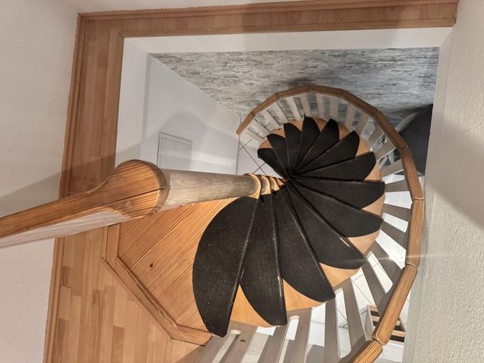offene Besichtigung - Samstag 17-18 Uhr - 4 Zimmer ETW inkl. Garage – Treppe