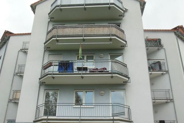 Eine attraktive & vermietete, vor 6 Jahren sanierte 2-RW,Balkon im EG in Gera-Leumnitz zu verkaufen.