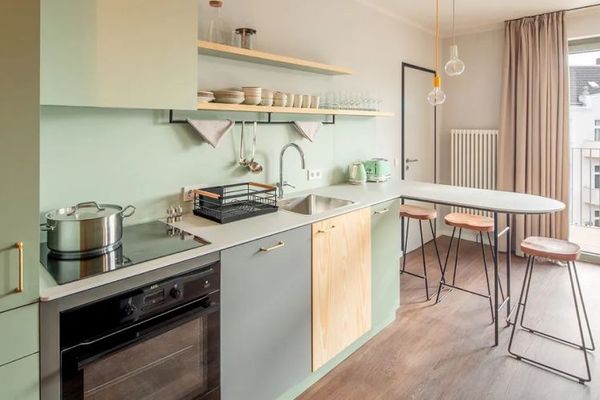 RIX Neukölln में बालकनी वाला विशाल 3-कमरों का अपार्टमेंट – अनिश्चितकालीन