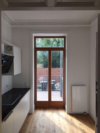 Le charme de l’ancien rencontre la modernité – élégant appartement de 2 pièces avec balcon sur la Berger Straße – Küche