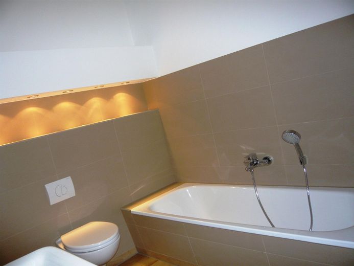 Abitare con stile in una casa a risparmio energetico – entspanntes Baden