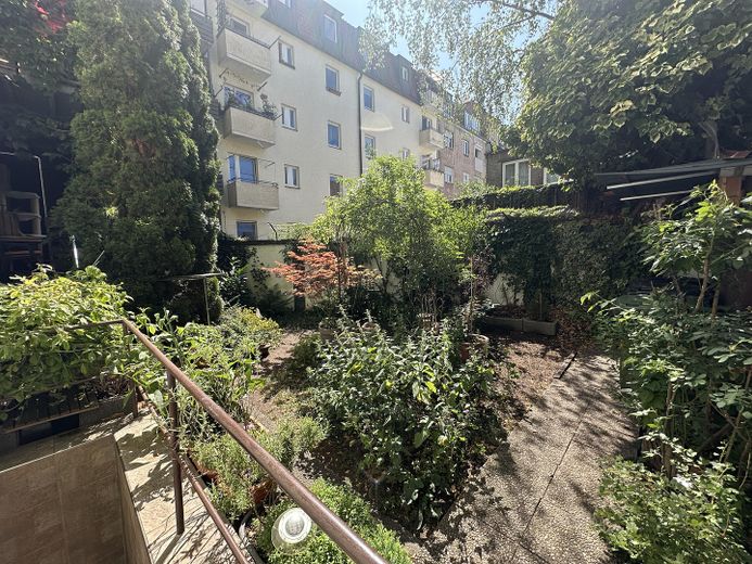 Erstbezug nach umfassender Modernisierung! Stilvolle 4-Zimmer-Wohnung in begehrter Lage – Garten