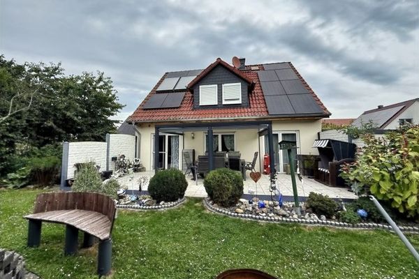Familienglück in Linderte – Haus mit Garten & Doppelgarage
