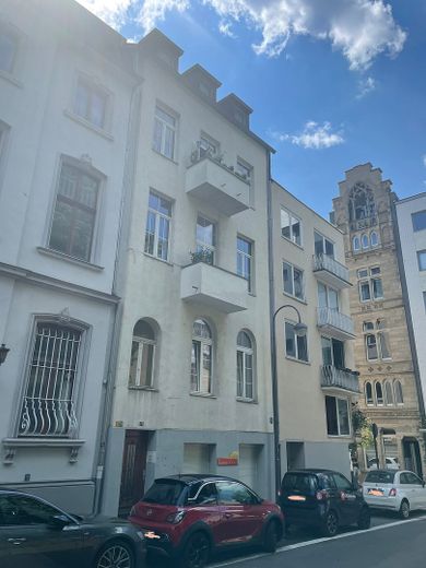 Kapitalanlage mit Top Rendite, zentrale 2-Zimmer-DG-Wohnung, Köln Innenstadt / Neustadt Nord – Hausansicht 2