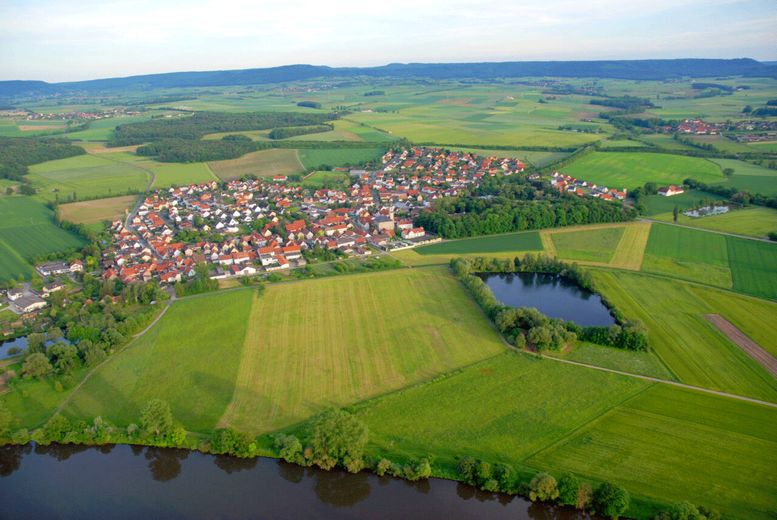 30 Luftaufnahme Ort Wonfurt