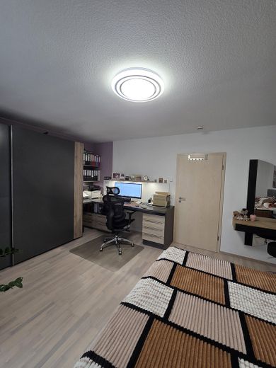 Hausgefühl statt Wohnung: Moderne 3-Zi.-Maisonette mit Garten, Terrasse & Balkon (BJ 2013) – Arbeitsbereich