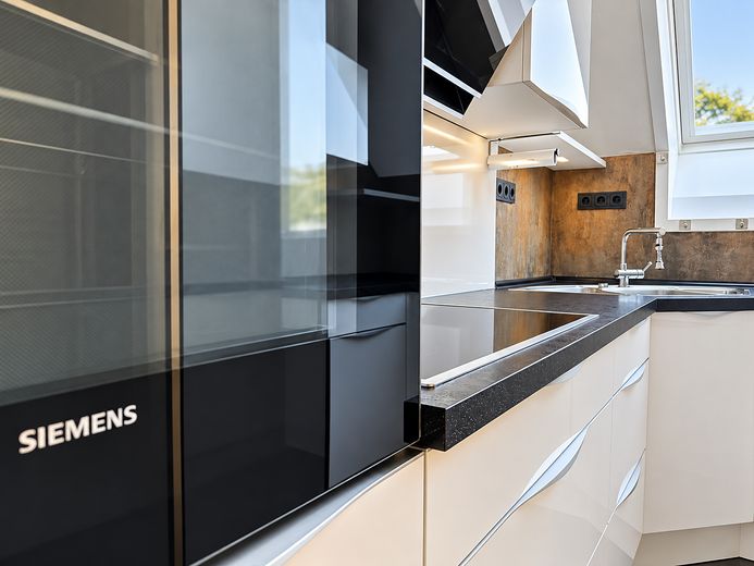 Wohnen auf zwei Ebenen – Maisonette mit hochwertiger Ausstattung und 3 Stellplätzen – Küche