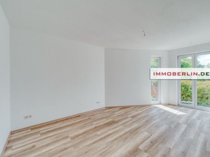 IMMOBERLIN.DE - Sehr adrette Wohnung mit Sonnenterrasse, Blick ins Grüne & Pkw-Stellplatz – Foto 1