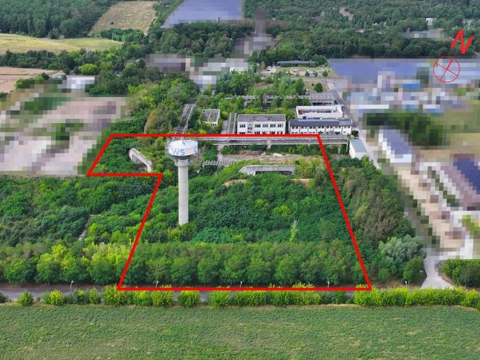 Bezpłatne od prowizji 18.000 m² teren rozwojowy z wieżą i 2 bunkrami w pobliżu Magdeburga – Foto 1
