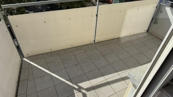 3-кімнатна квартира у власності з двома балконами – Zimmer 1 - kleiner Balkon