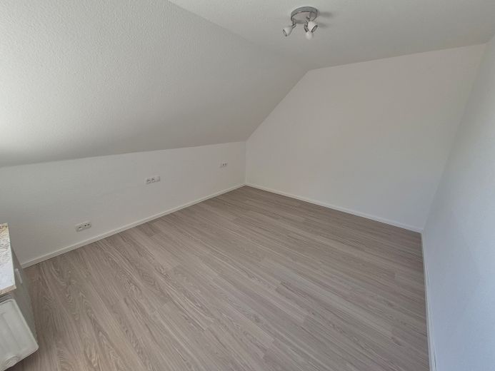 Esclusivo appartamento mansardato centrale di 3,5 locali con finiture interne di pregio, loggia e cucina componibile – Schlafzimmer 2