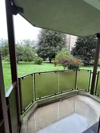 Helle 3,5-Zimmer-Wohnung mit Küche, Balkon & Stellplatz – Balkon