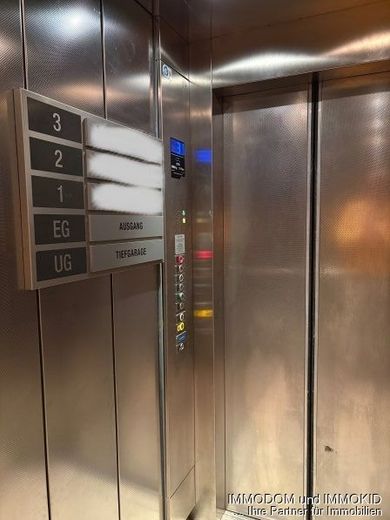 2-Zimmer-Dachgeschoss-Maisonetten-Wohnung mit BALKON und EINBAUKÜCHE mitten im Herzen von Zwickau – Personenaufzug