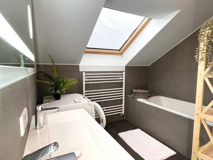 Modern, stilvolles Penthouse  mit guter Anbindung an die Münchner Innenstadt und Augsburg – Bad