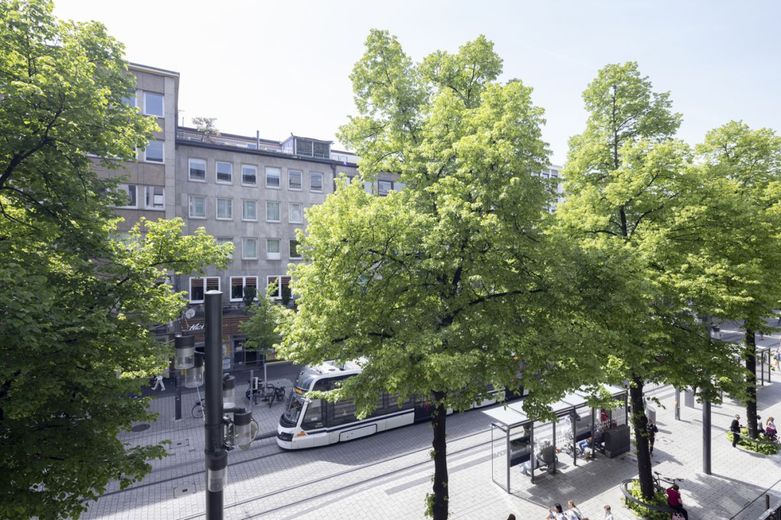 ATIK: Exklusive Bürofläche im obersten Stockwerk mit Wasserturm-Panorama über der Deutschen Bank – Außenansicht