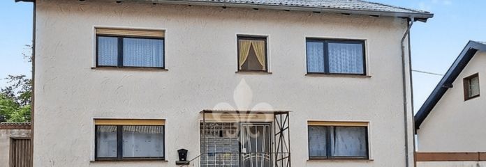 Attraktives Zweifamilienhaus mit Sonnenterrasse, Gartenidylle und vielfältigen Nutzungsmöglichkeiten