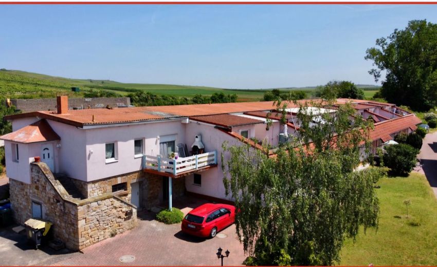 Reihenmittelhaus mit 2 Wohnungen im Sondereigentum – Ansicht
