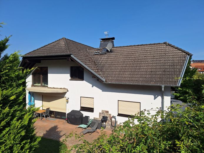 Großzügiges Wohnen im gepflegten Landhaus (nähe Golfplatz/Waldrand) PROVISIONSFREI – Haus von Gartenseite