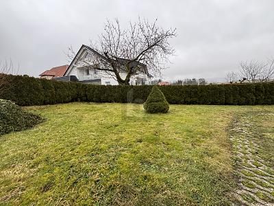 WOHLFÜHLHAUS MIT BLICK INS GRÜNE – 1771406487_923542.jpg