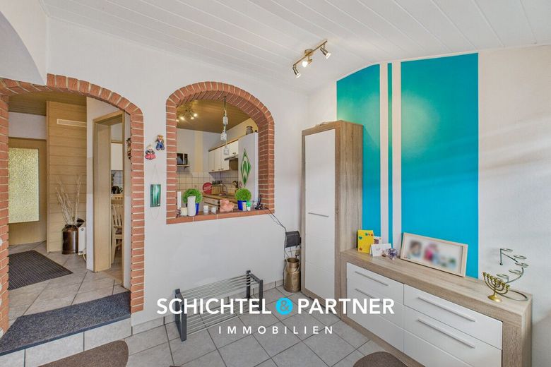Oslebshausen | Renovierungsbedürftiges Reihenhaus mit Garten- und Hoffläche – S&amp;P | Eingangsbereich