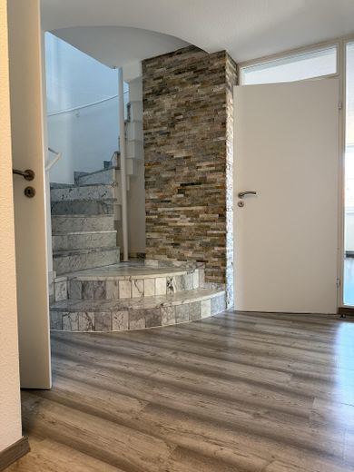 Senza provvigione: maisonette ristrutturata di 5 locali (125m²) – Aufgang