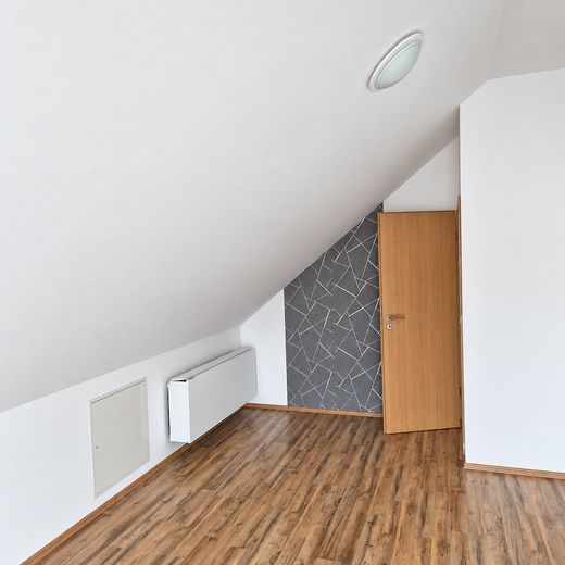Wohnen auf 2 Ebenen: Helle 4,5-Zi.-Maisonette, 109 m², Loggia, Weitblick & Stellplatz in Osterburken – Zdjęcie 5