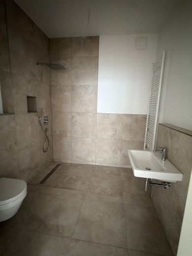 Wysokiej jakości zmodernizowane, bez barier – mieszkanie 2-pokojowe z dużym tarasem – Bad Wohnung 6