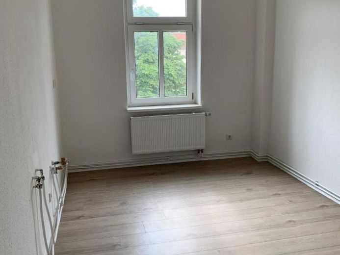 2 Raum Wohnung in ruhiger Lage 2. OG links mit Balkon und sehr großer Küche – Foto 1