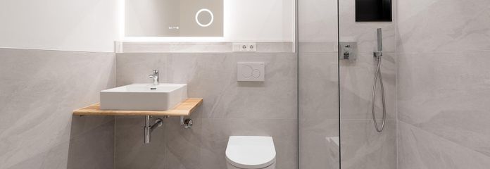 Kernsaniert und provisionsfrei: 3 Zimmer mit Balkon und Aufzug – Bad