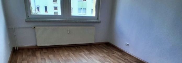 Schöne sanierte sonnige 2-R-Wohnung ca. 47,09m2 im 3.OG in Burg zu vermieten.