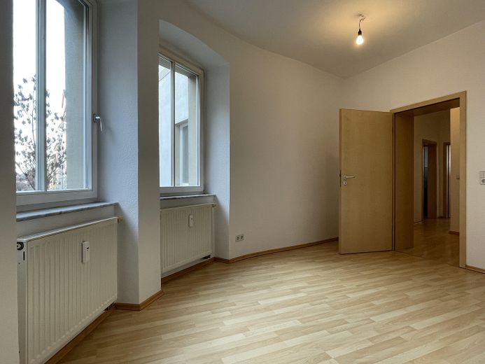 Provisionsfrei: 3-Zimmer-Balkonwohnung im Hochparterre eines kernsanierten 4-FH, Weimar Nordvorstadt – Homeoffice/Gast?