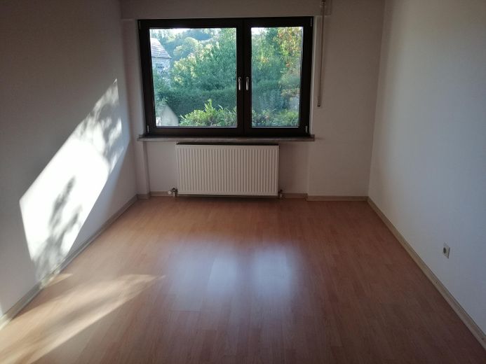 Appartement indépendant, loyer charges comprises : 790 euros – Büro