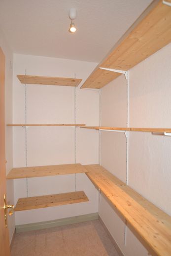 5 Zimmer Maisonett-Wohnung mit 2 Bädern und ca. 124 m² Wohnfläche im beliebten Langerfeld – Abstellraum unten
