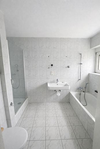 Bad mit Wanne & Dusche