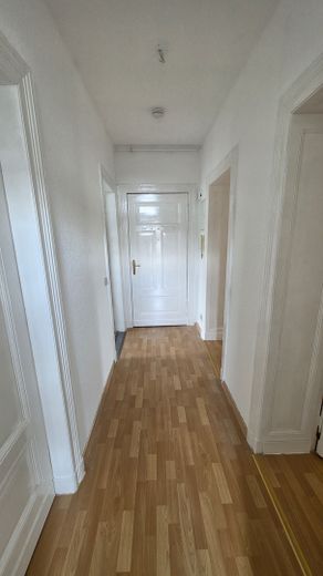 Modern Period Property on Lake Flakensee – 3 Rooms with Communal Garden – Flur